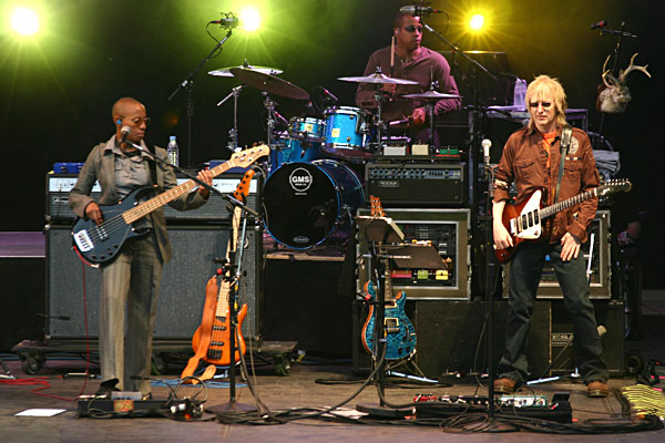 David-Bowie-band-400.jpg (77474 bytes)